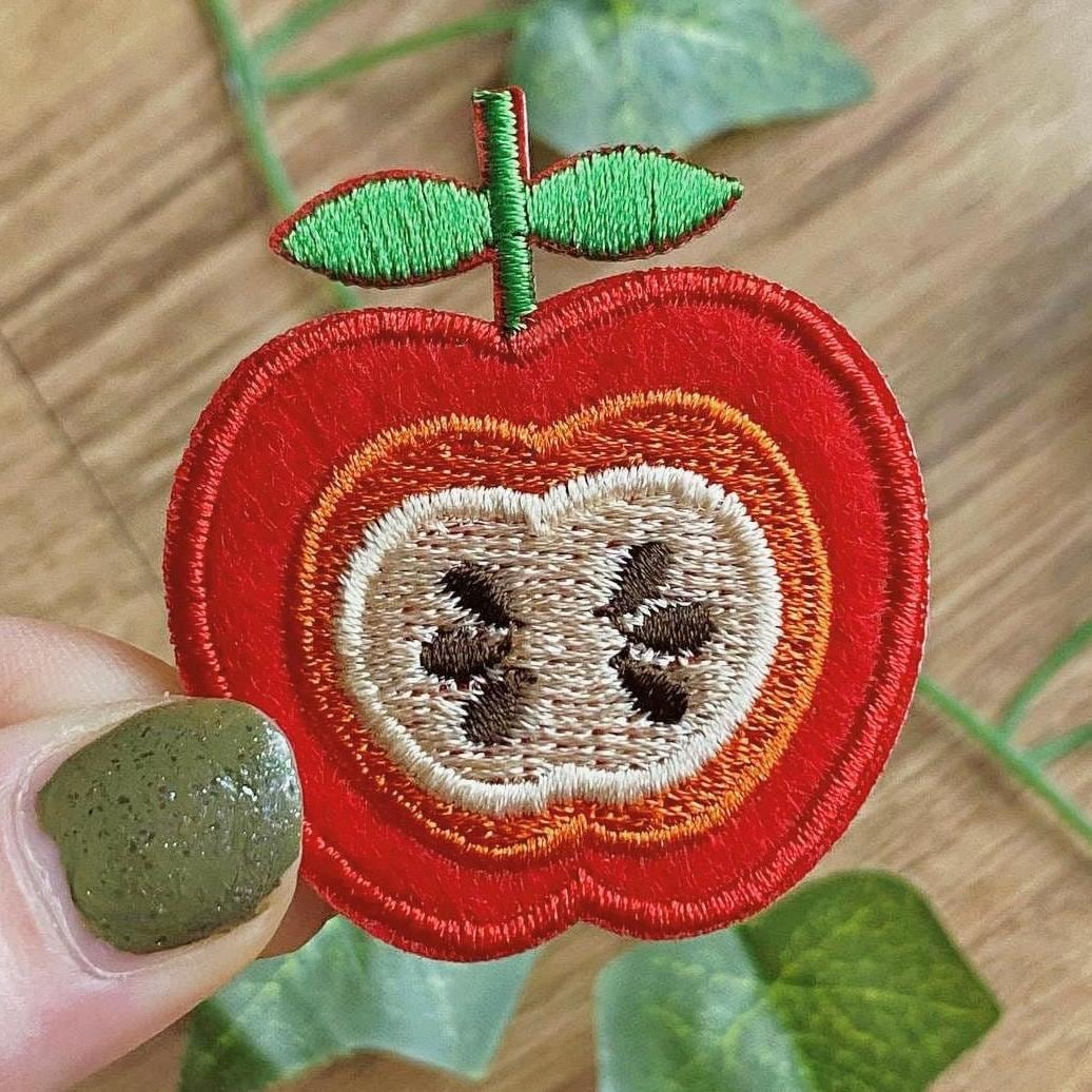 1x Red Apple Vintage Iron On Patch | Fruit Embroidery Transfer Pattern Cute Patches von Louisenkind