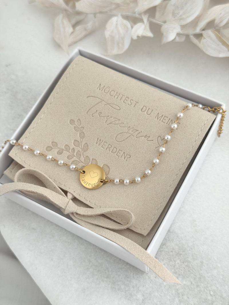 Gravur Armband Personalisiert | Perlenarmband Edelstahl, Gold Rose Silber Brautjungfer, Trauzeugin, Braut, Mama, Geschenk Perlen von LoulousWithLove