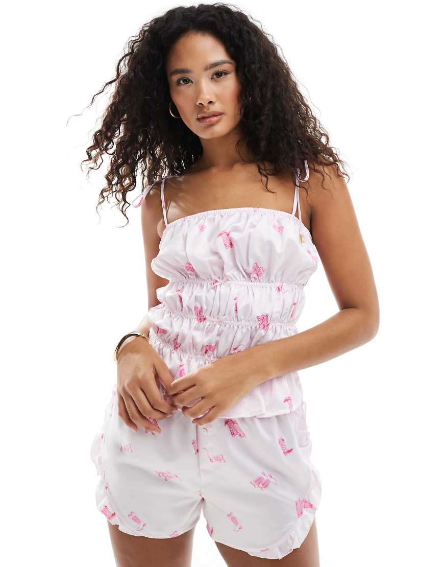 Loungeable - Camisole und Rüschen-Shorts aus rosa Satin mit Cowboy-Printmuster Loungeable - Camisole und Rüschen-Shorts aus rosa Satin mit Cowboy-Printmuster von Loungeable