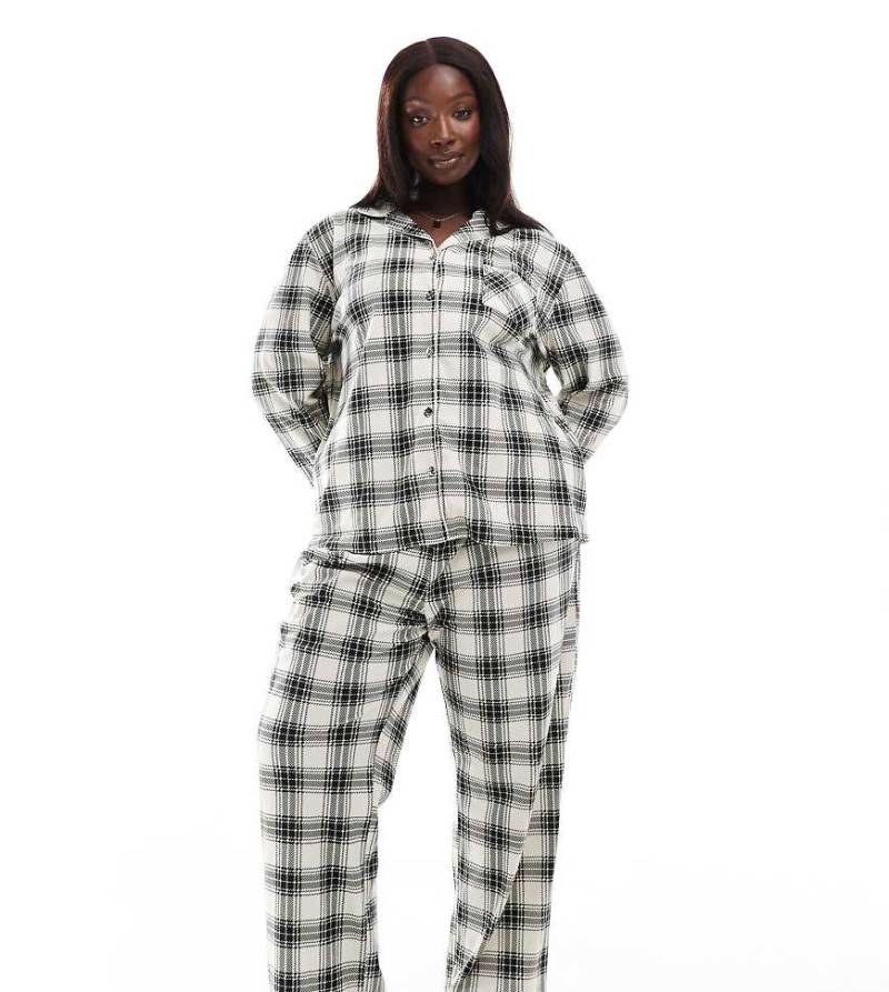 Loungeable Curve - Karierter, langärmliger Pyjama aus Microfleece in Cremeweiß/Schwarz mit Knopfleiste-Bunt von Loungeable