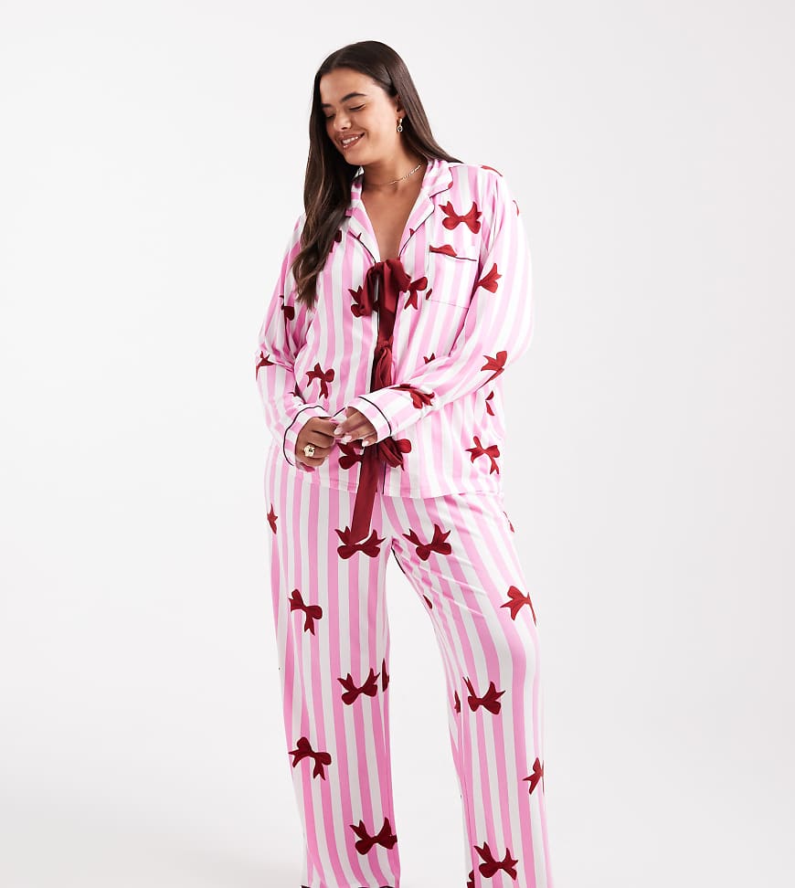 Loungeable Curve - Superweicher Jersey-Pyjama in gestreiftem Rosa mit Schleifenmuster von Loungeable