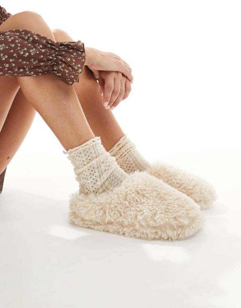 Loungeable - Flauschige Mule-Slipper in Creme aus Teddyfell-Weiß von Loungeable