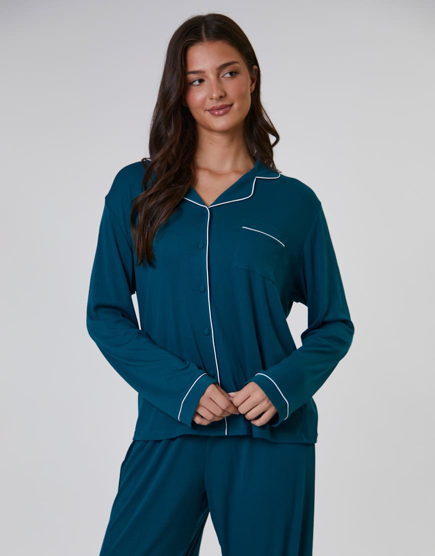 Loungeable - Geripptes, langärmliges, traditionelles Hemd und lange Hose in Grün Loungeable - Geripptes, langärmliges, traditionelles Hemd und lange Hose in Grün von Loungeable