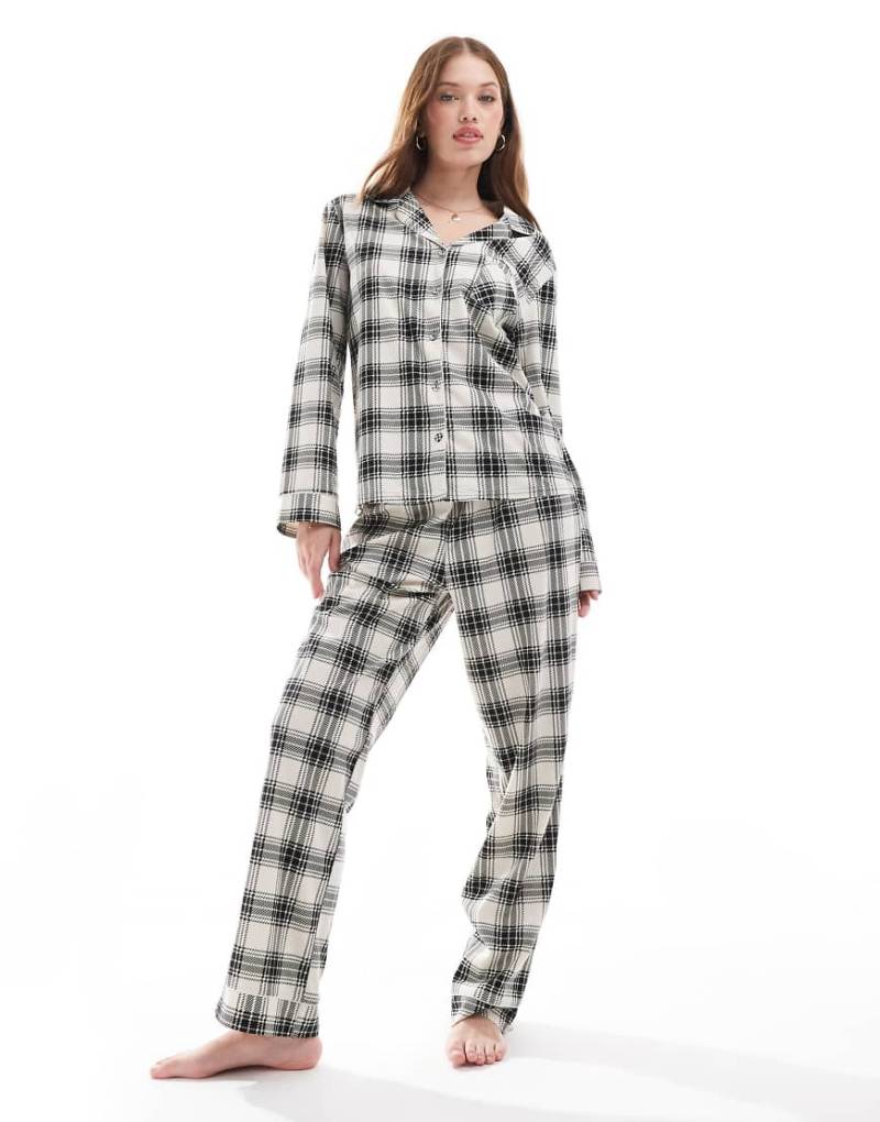 Loungeable - Karierter, langärmliger Pyjama aus Microfleece in Cremeweiß/Schwarz mit Knopfleiste-Bunt von Loungeable