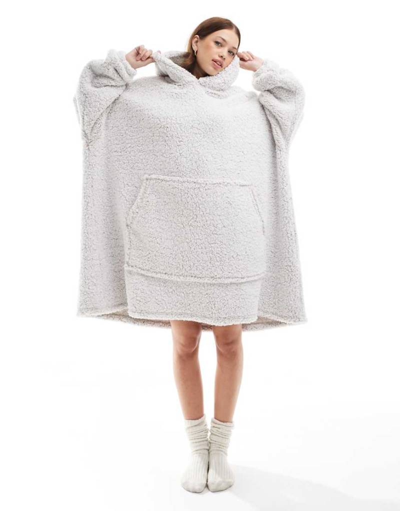 Loungeable - Kuscheliger und superweicher Kapuzenpullover in Silber mit weißem Strukturdetail von Loungeable