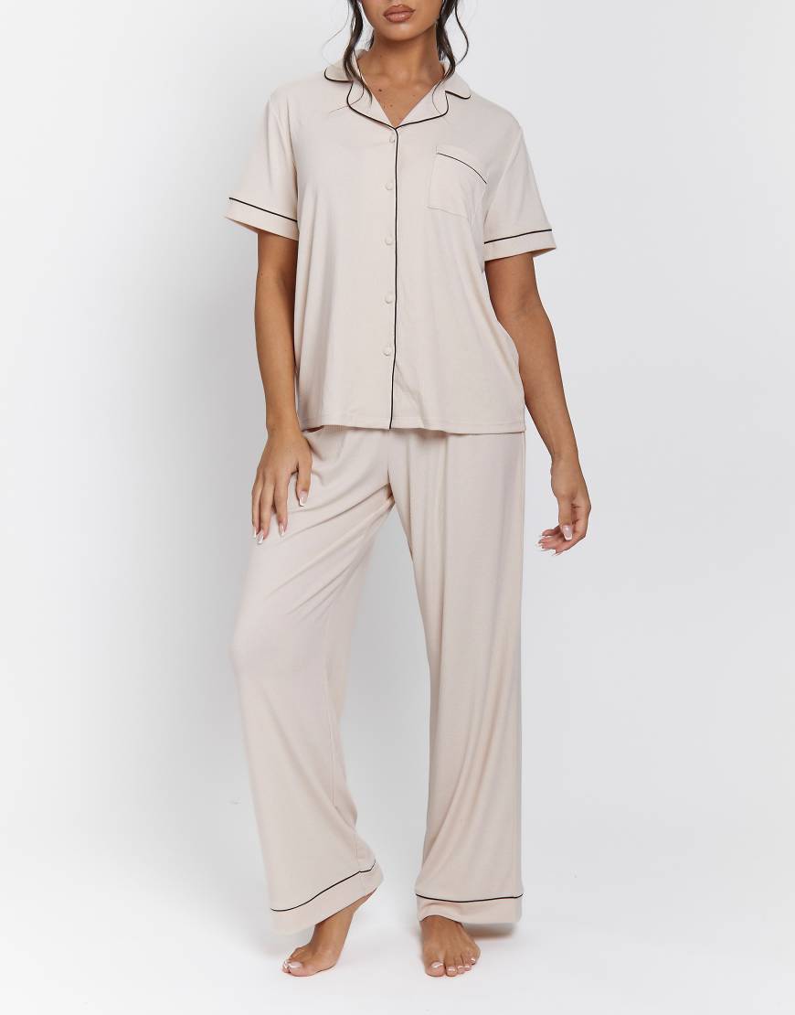 Loungeable - Ladies - Gerippter Pyjama in Vanille-Weiß Loungeable - Ladies - Gerippter Pyjama in Vanille-Weiß von Loungeable