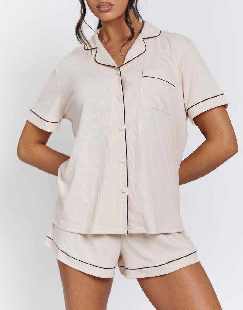 Loungeable - Ladies - Klassischer kurzer Pyjama in Vanille mit Rippstruktur-Weiß von Loungeable