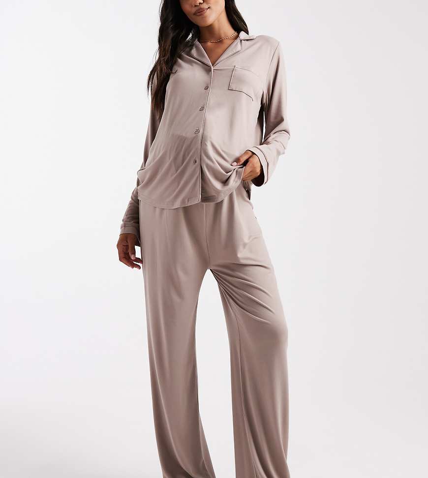 Loungeable Maternity - Pyjama aus Oberteil mit Reverskragen und Hose mit weitem Bein, aus superweichem Jersey in Nerzrosa mit Paspelierung, Umstandsmode-Neutral von Loungeable
