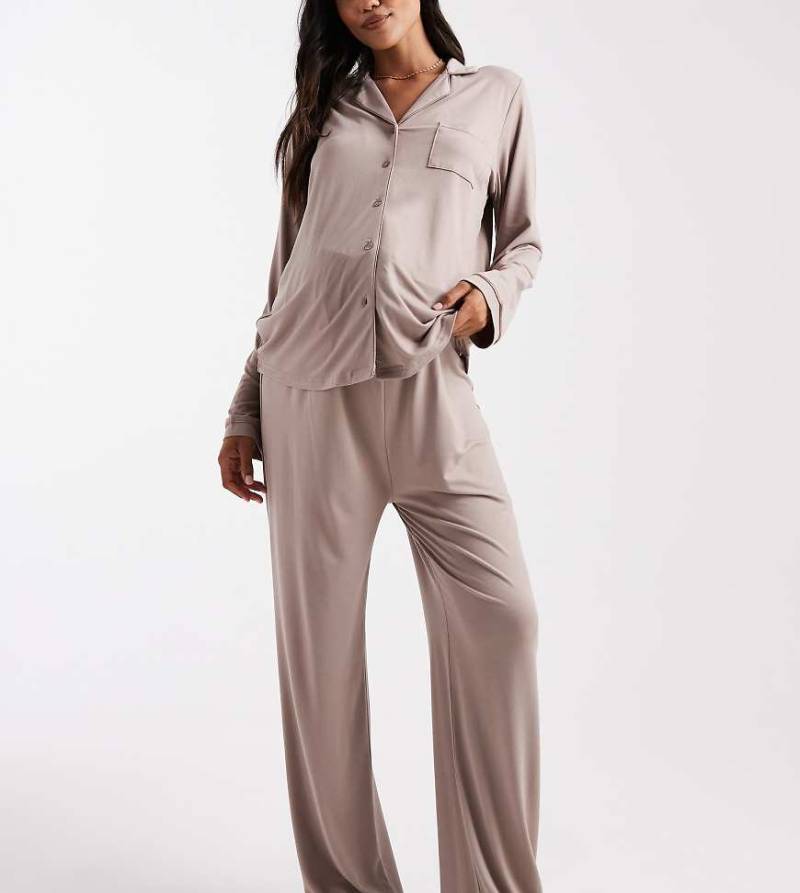 Loungeable Maternity - Pyjama aus Oberteil mit Reverskragen und Hose mit weitem Bein, aus superweichem Jersey in Nerzrosa mit Paspelierung, Umstandsmode-Neutral von Loungeable