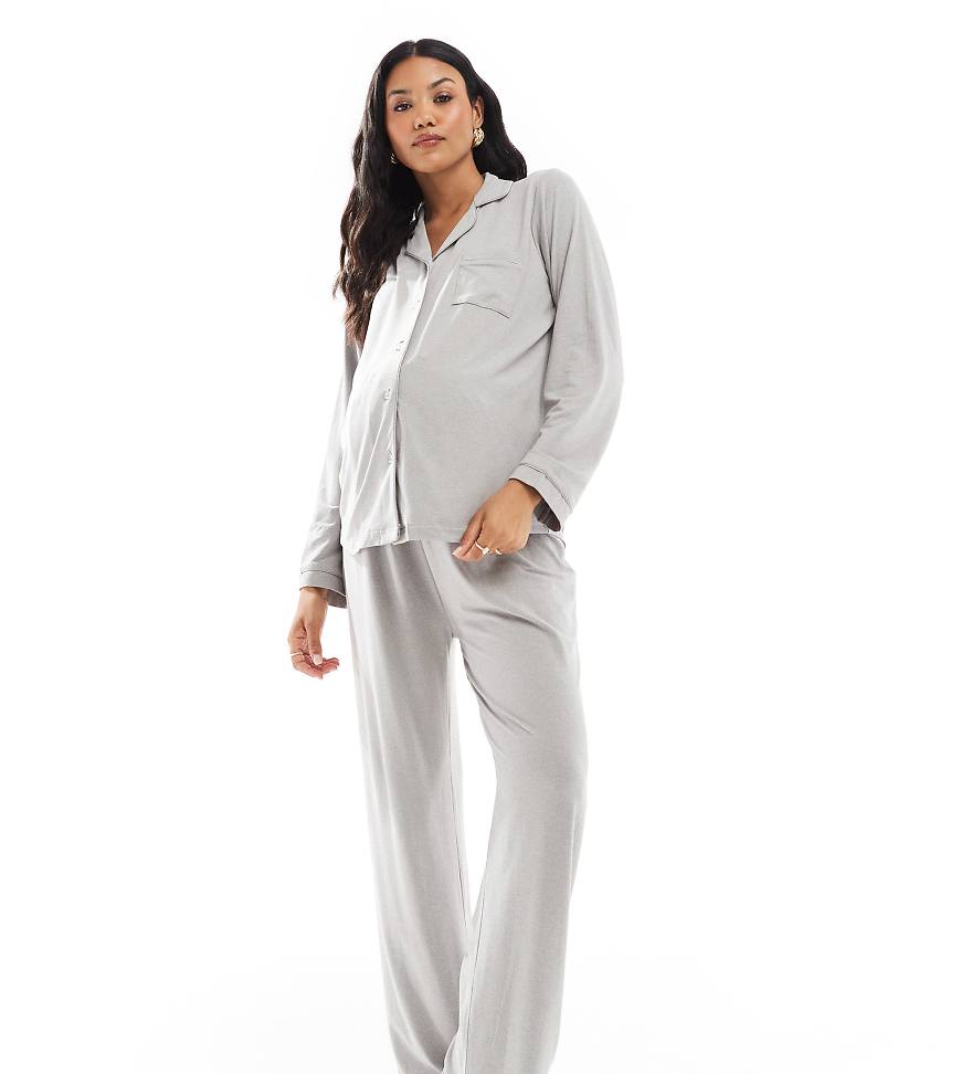 Loungeable Maternity - Superweicher Jersey-Pyjama in meliertem Grau mit Paspelierung aus Oberteil mit Reverskragen und weit geschnittener Hose, Umstandsmode Loungeable Maternity - Superweicher Jersey-Pyjama in meliertem Grau mit Paspelierung aus Oberteil mit Reverskragen und weit geschnittener Hose, Umstandsmode von Loungeable