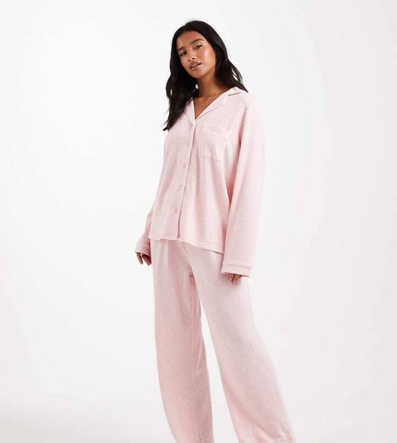 Loungeable Petite - Gerippter Pyjama in meliertem Rosa mit Paspelierung, bestehend aus Oberteil mit Reverskragen und weit geschnittener Hose von Loungeable