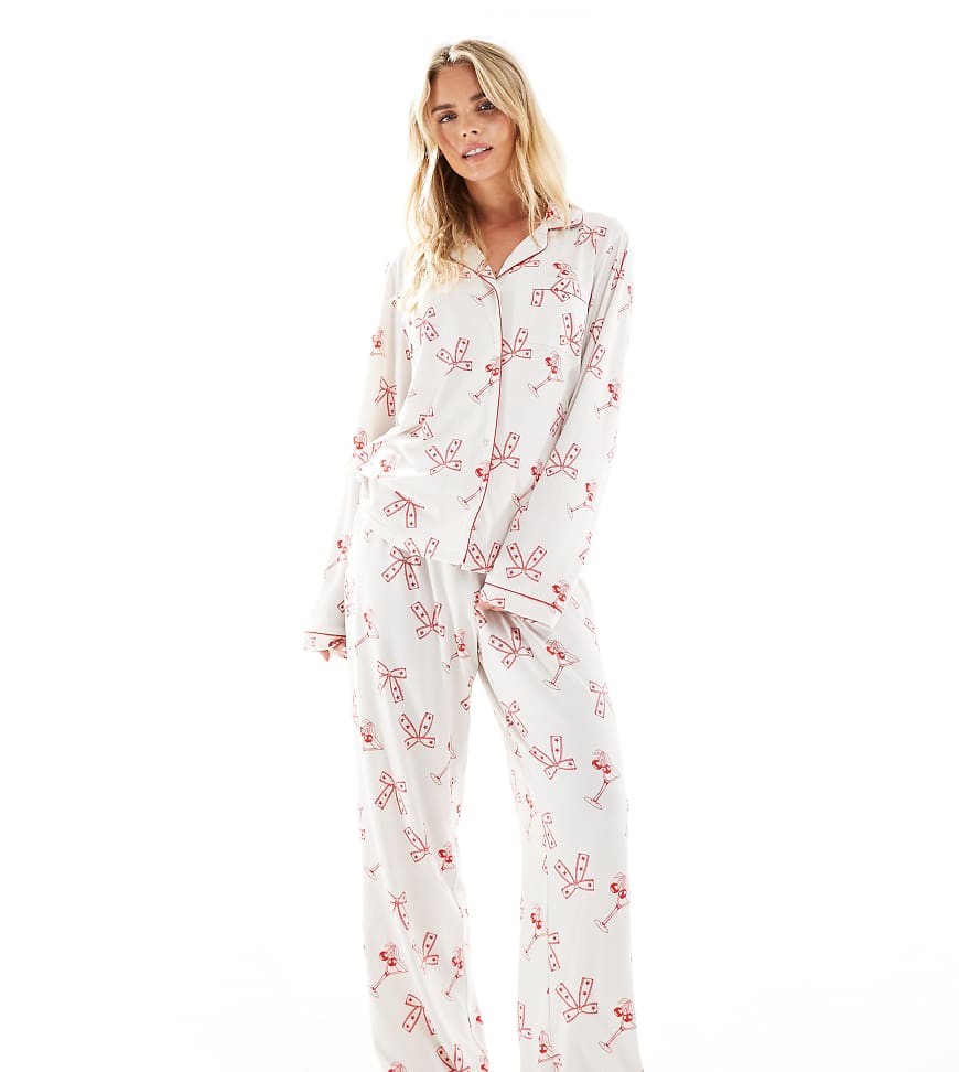 Loungeable Petite - Superweicher Jersey-Pyjama in Cremeweiß mit Cocktail- und Schleifenmuster Loungeable Petite - Superweicher Jersey-Pyjama in Cremeweiß mit Cocktail- und Schleifenmuster von Loungeable