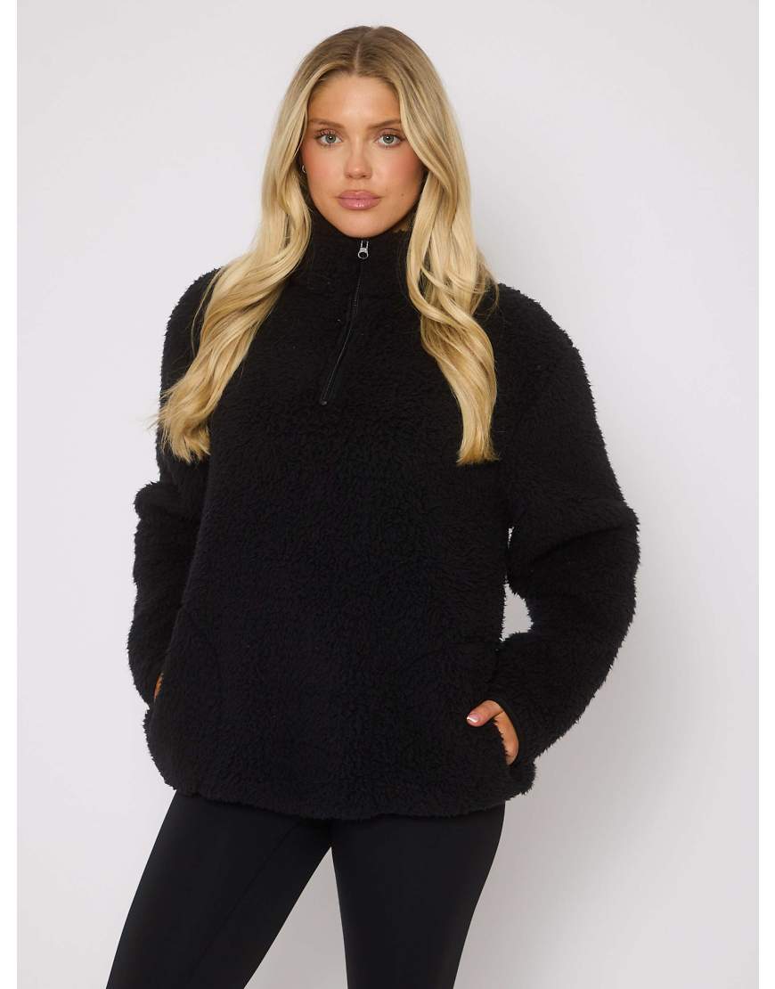 Loungeable - Pullover aus Teddyfell in Schwarz mit kurzem Reißverschluss und Taschen Loungeable - Pullover aus Teddyfell in Schwarz mit kurzem Reißverschluss und Taschen von Loungeable