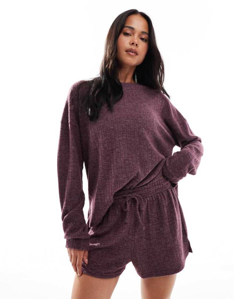 Loungeable - Pullover in Burgunderrot mit Rundhalsausschnitt und Shorts aus superweichem, meliertem Strick von Loungeable