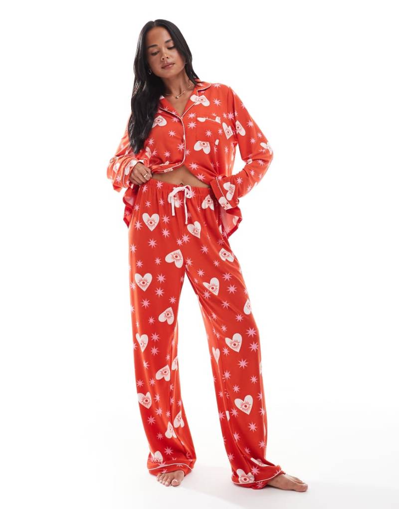 Loungeable - Pyjama-Set aus superweichem Jersey mit Reverskragen-Oberteil und Hose mit weitem Bein in Rot mit Stern-und-Augen-Print von Loungeable