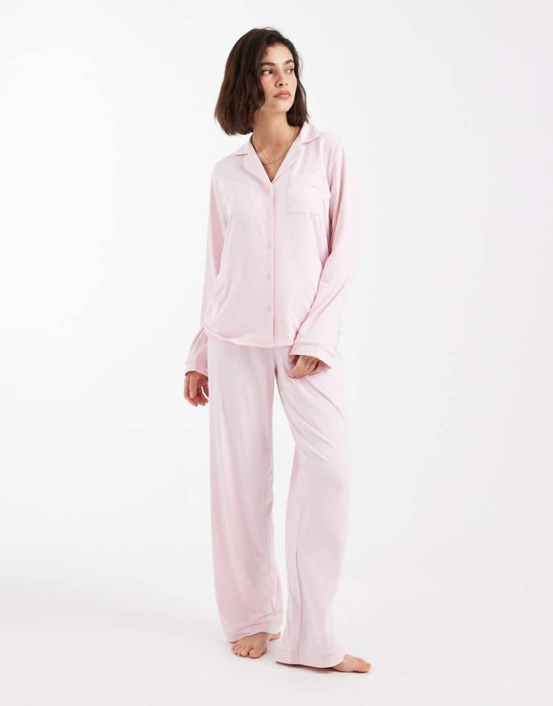 Loungeable - Superweicher Jersey-Pyjama in Blassrosa, bestehend aus Oberteil mit Reverskragen und Hose mit weitem Bein von Loungeable