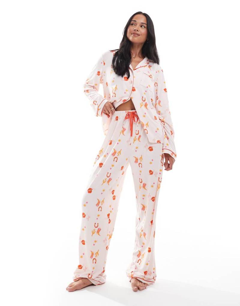 Loungeable - Superweicher Jersey-Pyjama mit Oberteil mit Reverskragen und Hose mit weitem Bein mit Paspelierung und Kaktus-Cowboy-Print-Bunt von Loungeable