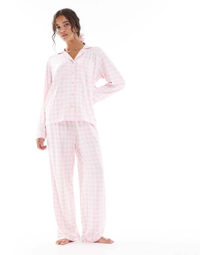 Loungeable - Superweicher Jersey-Pyjama mit rosa Vichy-Karos, bestehend aus Oberteil mit Reverskragen und Hose mit weitem Bein von Loungeable