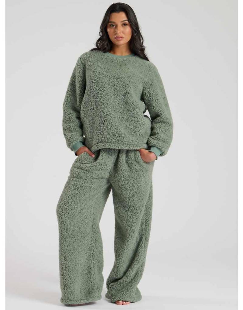 Loungeable - Teddyfell-Set aus Pullover und Hose mit weitem Bein-Grün Loungeable - Teddyfell-Set aus Pullover und Hose mit weitem Bein-Grün von Loungeable