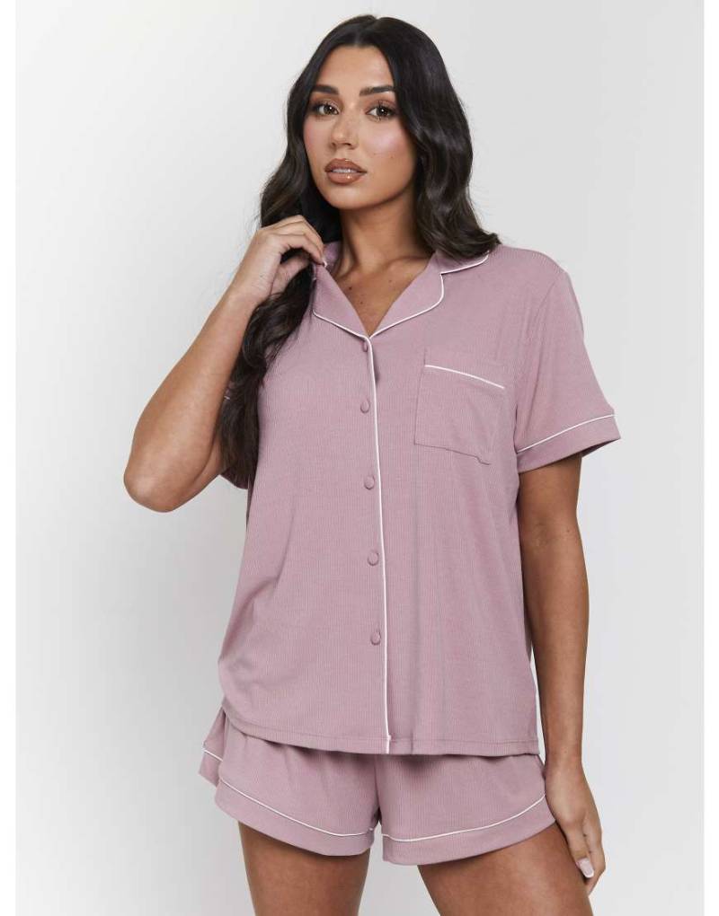 Loungeable - Traditionelles, geripptes Pyjama-Set für Damen in Rosa mit kurzärmligem Hemd und Shorts von Loungeable