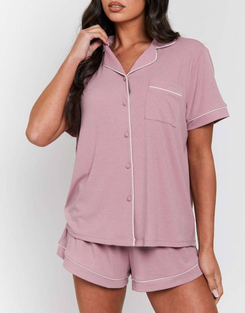 Loungeable - Traditionelles, geripptes Pyjama-Set für Damen in Rosa mit kurzärmligem Hemd und Shorts von Loungeable