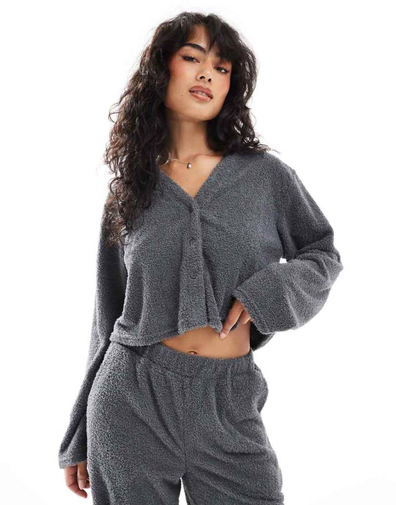 Loungeable - Weiche, flauschige Strickjacke in Grau-Braun von Loungeable