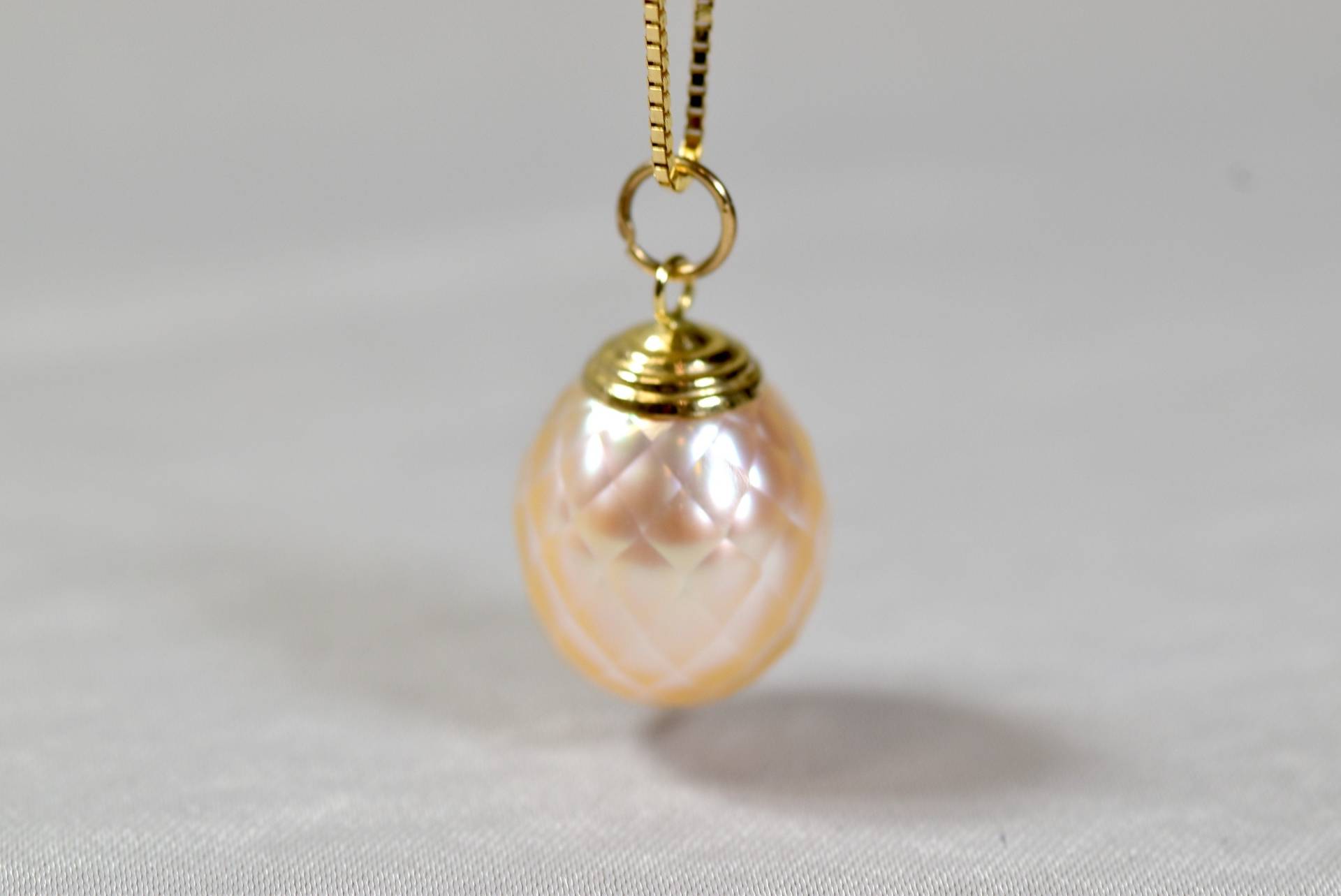 14 Karat Gold 17 Mm Facettierter Metallic Süßwasserperle Tropfenanhänger von LoupedJewelry
