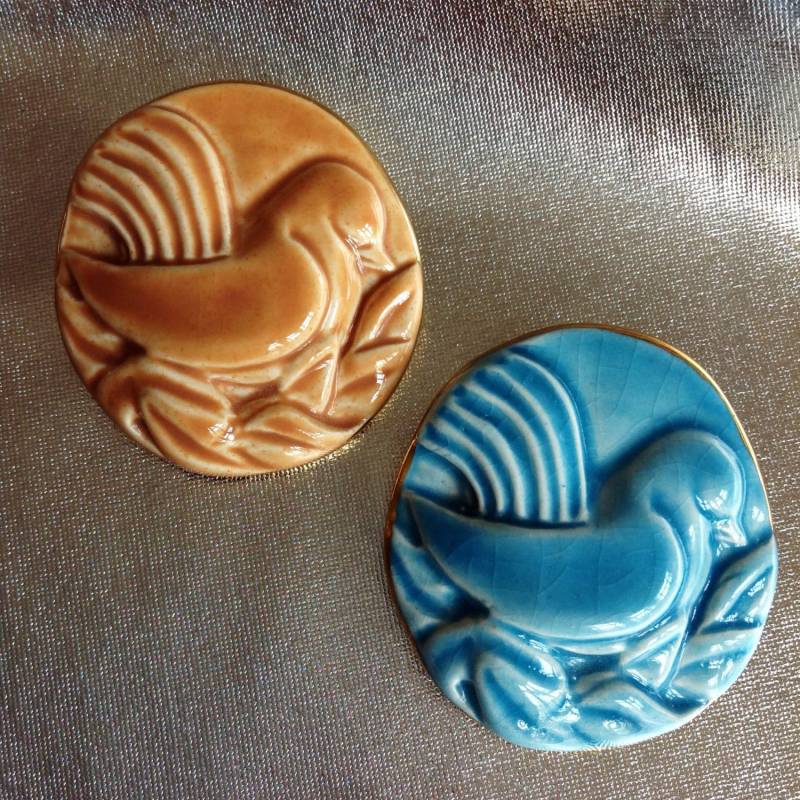 Kanalinsel Keramik Brosche Vintage Vogel Glasierte Goldrand Channel Design Schmuck Jersey Guernsey von Lousimart