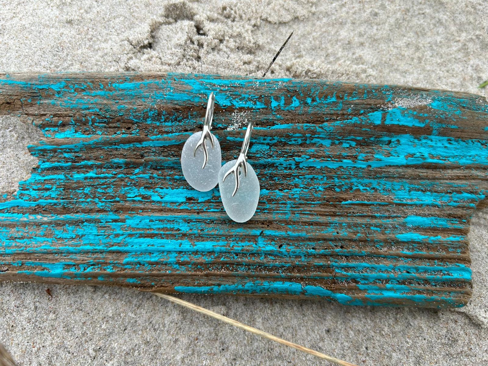 Seeglas Ohrringe Handmade Silber 925 Schmuck Natur Strandfunde Strandgut Ostsee Weiß Geschenkideen Geburtstag Glas Unikat von Lousun