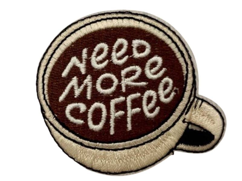 Patch Aufnäher „Need More Coffee", Lustiger Kaffee Bügelpatch, Hochwertig Gestickter Aufbügler Diy Lovers, Kaffe Tasse, Coffee Lovers von LouuuDesign