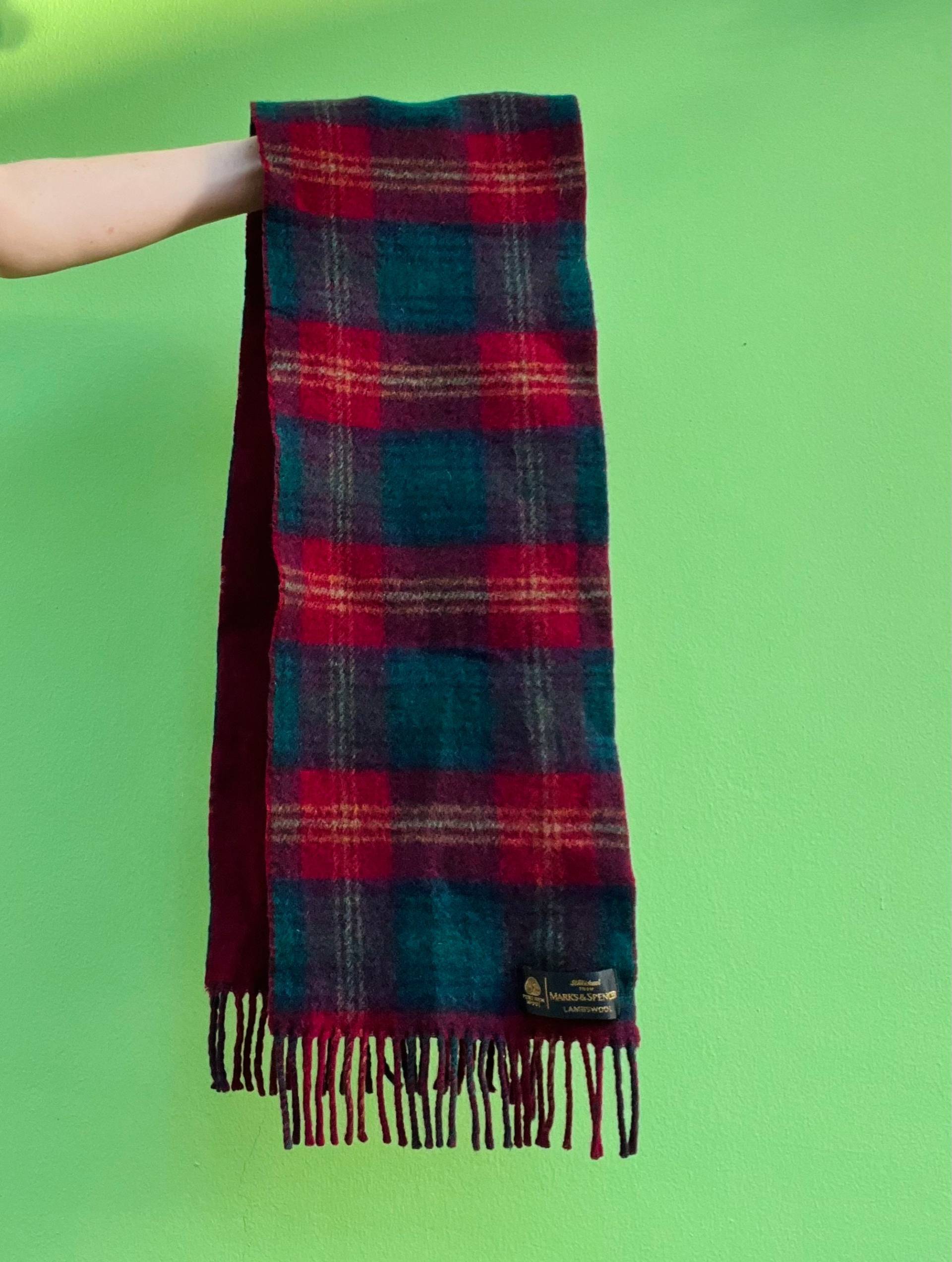 Marks & Spencer Vintage Schal Aus Lammwolle/ Karierter Reiner Schurwolle/Tartan Muffler Schal/Weinroter Marks & Spencer Vintage Schal Aus Lammwolle/ Karierter Reiner Schurwolle/Tartan Muffler Schal/Weinroter von LovaVintageIL