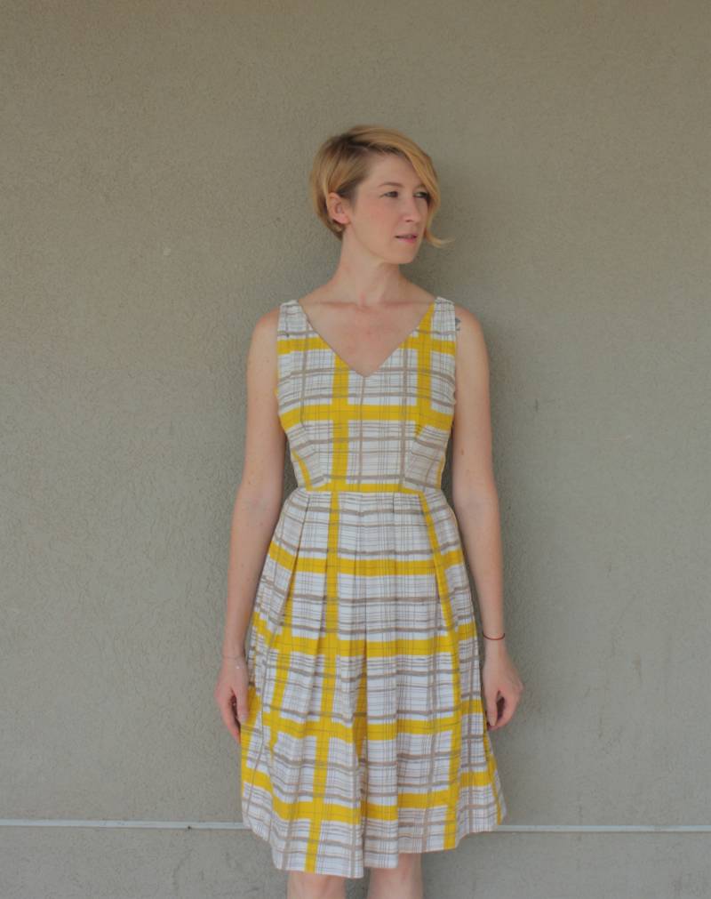 Vintage 50Er Jahre Gelb Karo A-Linien Kleid - Rockabilly Ärmelloses Sommerkleid von LovaVintageIL