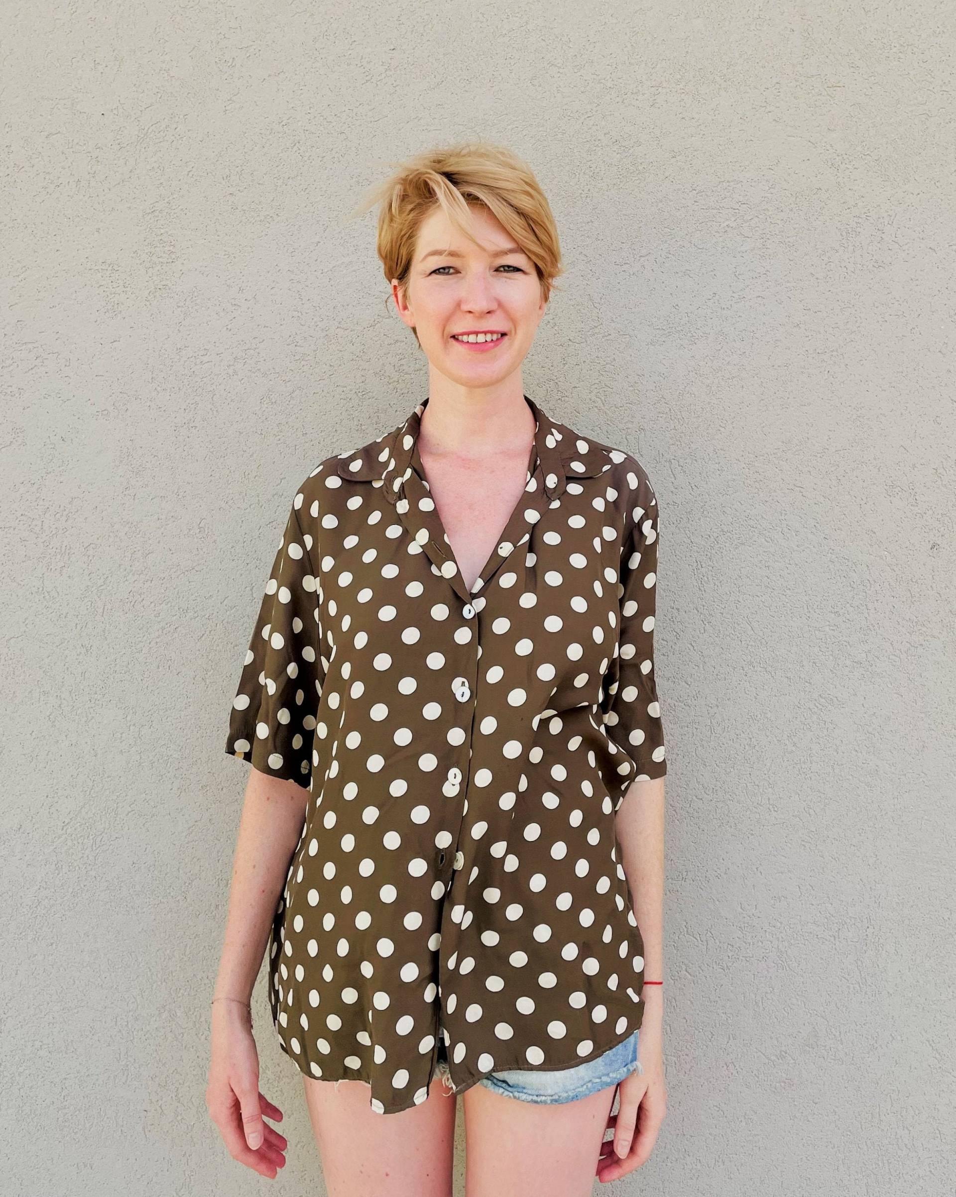 Vintage Oversized Khaki Polka Dot Bluse - Kurze Ärmel /80Er Jahre Viskose Vintage Oversized Khaki Polka Dot Bluse - Kurze Ärmel /80Er Jahre Viskose von LovaVintageIL