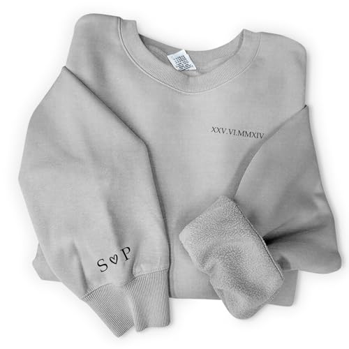 Love Faith Wir Zwei Paar Sweater grau - Personalisierter Sweater mit individuellem Datum und Initialen - Größe M - bedruckter Pullover Jahrestag oder Geburtstag von Love Faith
