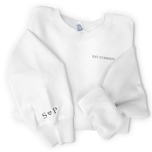 Love Faith Wir Zwei Paar Sweater weiß - Personalisierter Sweater mit individuellem Datum und Initialen - Größe L - bedruckter Pullover Jahrestag oder Geburtstag von Love Faith