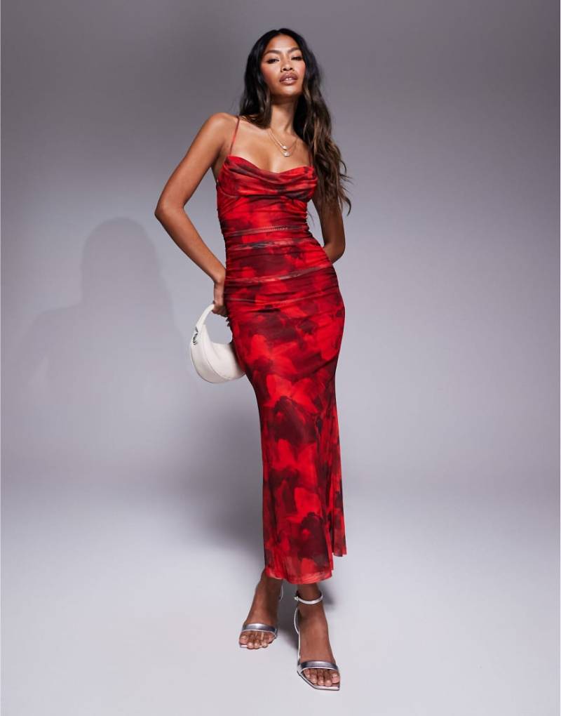 Love Triangle - Maxikleid aus Netzstoff mit rotem Rosenprint und Wasserfallausschnitt von Love Triangle