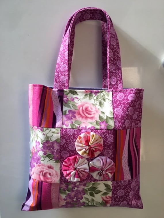 Patchwork-Tote Mit Yo-Yos, Lila Tote, Rosettentasche, Kleine Tote/Mini-Lila-Tote Handtasche Und Rosa Patchwork-Tote Mit Yo-Yos, Lila Tote, Rosettentasche, Kleine Tote/Mini-Lila-Tote Handtasche Und Rosa von LoveAgainFabrics