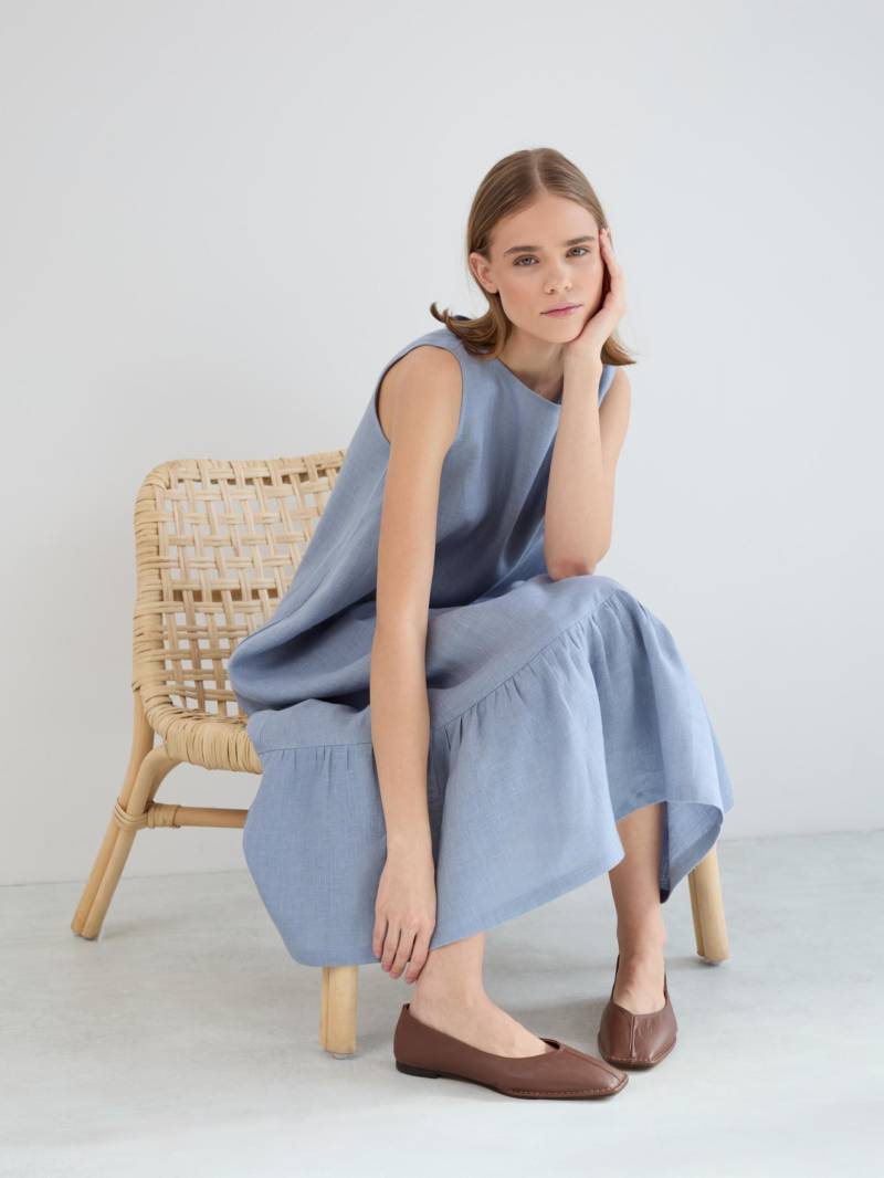 Leinen Midi Kleid, Ärmellos Rüschen Saum, Vista Blau | Magnolia von LoveAndConfuse