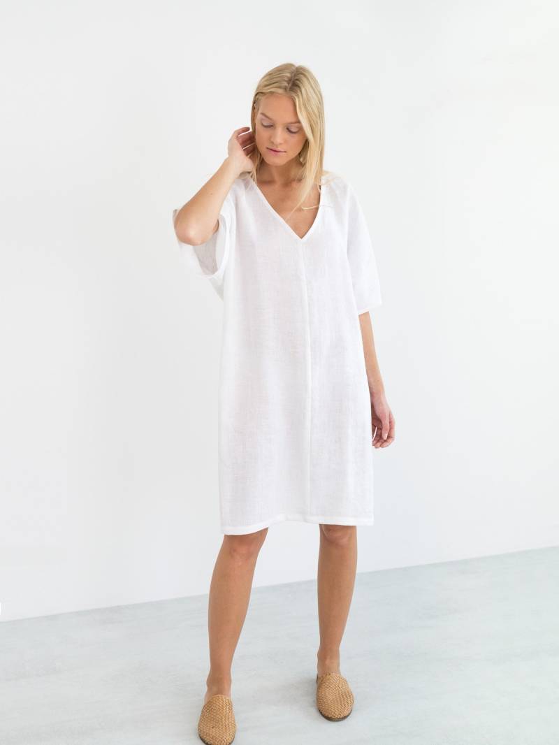 Weißes Leinen Kleid Peony, Oversized Sommer Tunika Mit Weiten Kurzen Ärmeln von LoveAndConfuse