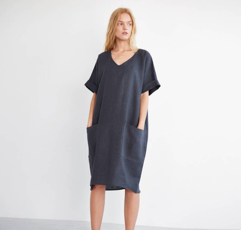 Oversized Leinen Tunika Kleid, Kurzarm V-Ausschnitt Mit Taschen | Rubin von LoveAndConfuse