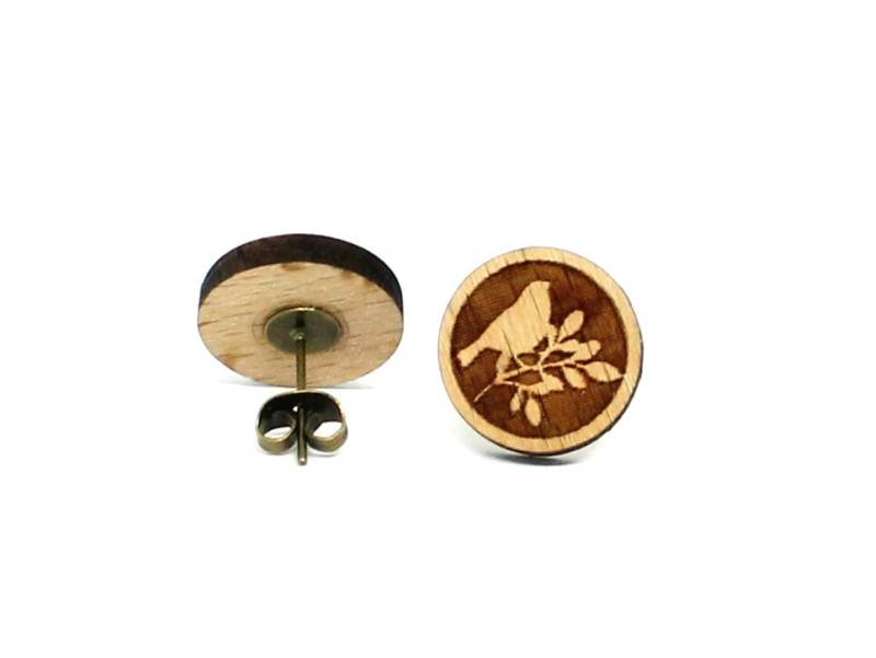 Runde Holzohrstecker Vogel Auf Dem Ast Aus Buche 15mm Kleine Runde Ohrstecker Fake Plugs Messing Oder Edelstahlohrstecker von LoveAndCraftsShop