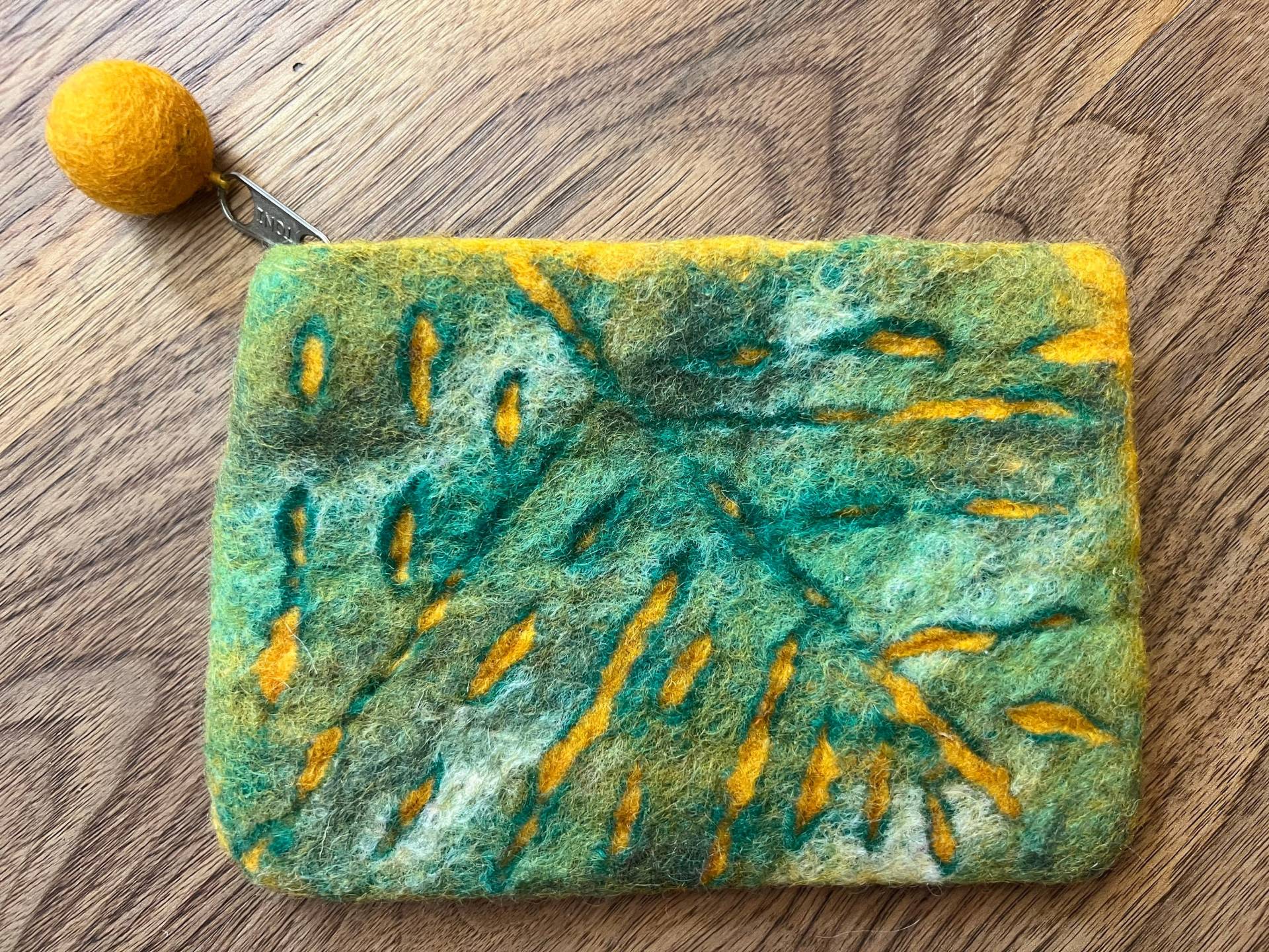 Handgefertigte Wollfilz Geldbörse - Herbstlaub Handgefertigte Wollfilz Geldbörse - Herbstlaub von LoveAndFashionUK
