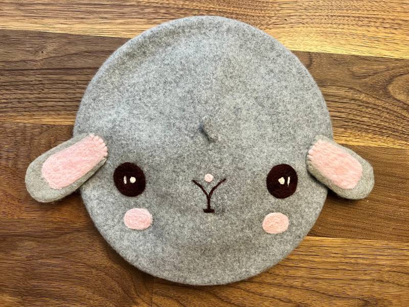 Handgemachte Wollfilz Tier Baskenmütze - Kawaii Häschen-Kaninchen Handgemachte Wollfilz Tier Baskenmütze - Kawaii Häschen-Kaninchen von LoveAndFashionUK