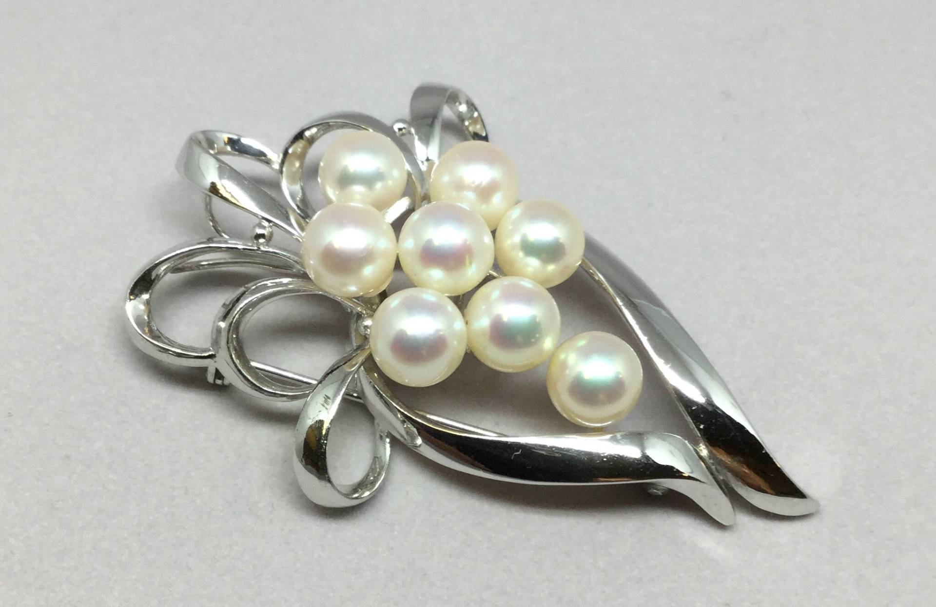 Vintage 60Er Jahre "850" Silber 8 Zuchtperlen Brosche Vintage 60Er Jahre "850" Silber 8 Zuchtperlen Brosche von LoveAndSchiaparelli