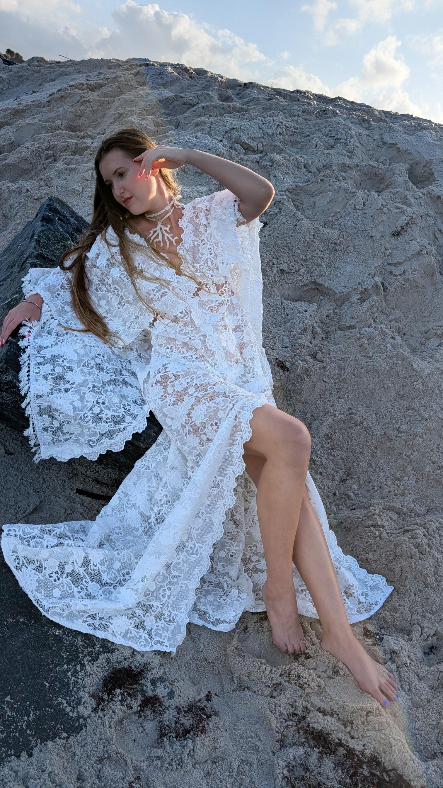 Probe Verkauf Boho Brautkleid Mit Bestickter Spitze, Im Stil, Langarm Quastenbesatz Probe Verkauf Boho Brautkleid Mit Bestickter Spitze, Im Stil, Langarm Quastenbesatz von LoveAngelDotCom