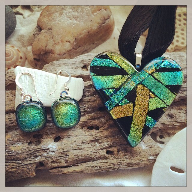 Geschmolzenes Glas Pet Feuerbestattung Schmuck ~ Blau/Grün Gold Herzanhänger Geschmolzenes Glas Pet Feuerbestattung Schmuck ~ Blau/Grün Gold Herzanhänger von LoveAshesMemorials