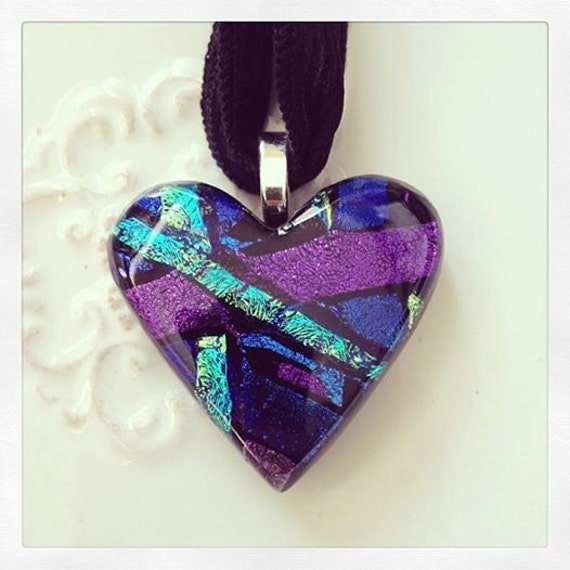 Schmelzglas Pet Feuerbestattung Schmuck ~ Lila/Blau Herz Anhänger Schmelzglas Pet Feuerbestattung Schmuck ~ Lila/Blau Herz Anhänger von LoveAshesMemorials