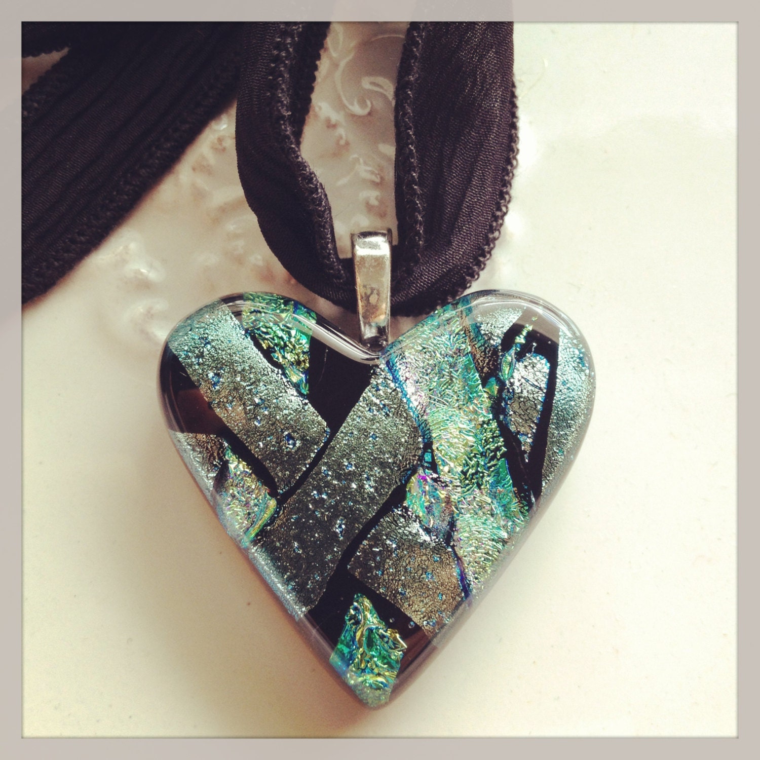 Schmelzglas Pet Feuerbestattung Schmuck ~ Lila/Blau Herz Anhänger Schmelzglas Pet Feuerbestattung Schmuck ~ Lila/Blau Herz Anhänger von LoveAshesMemorials