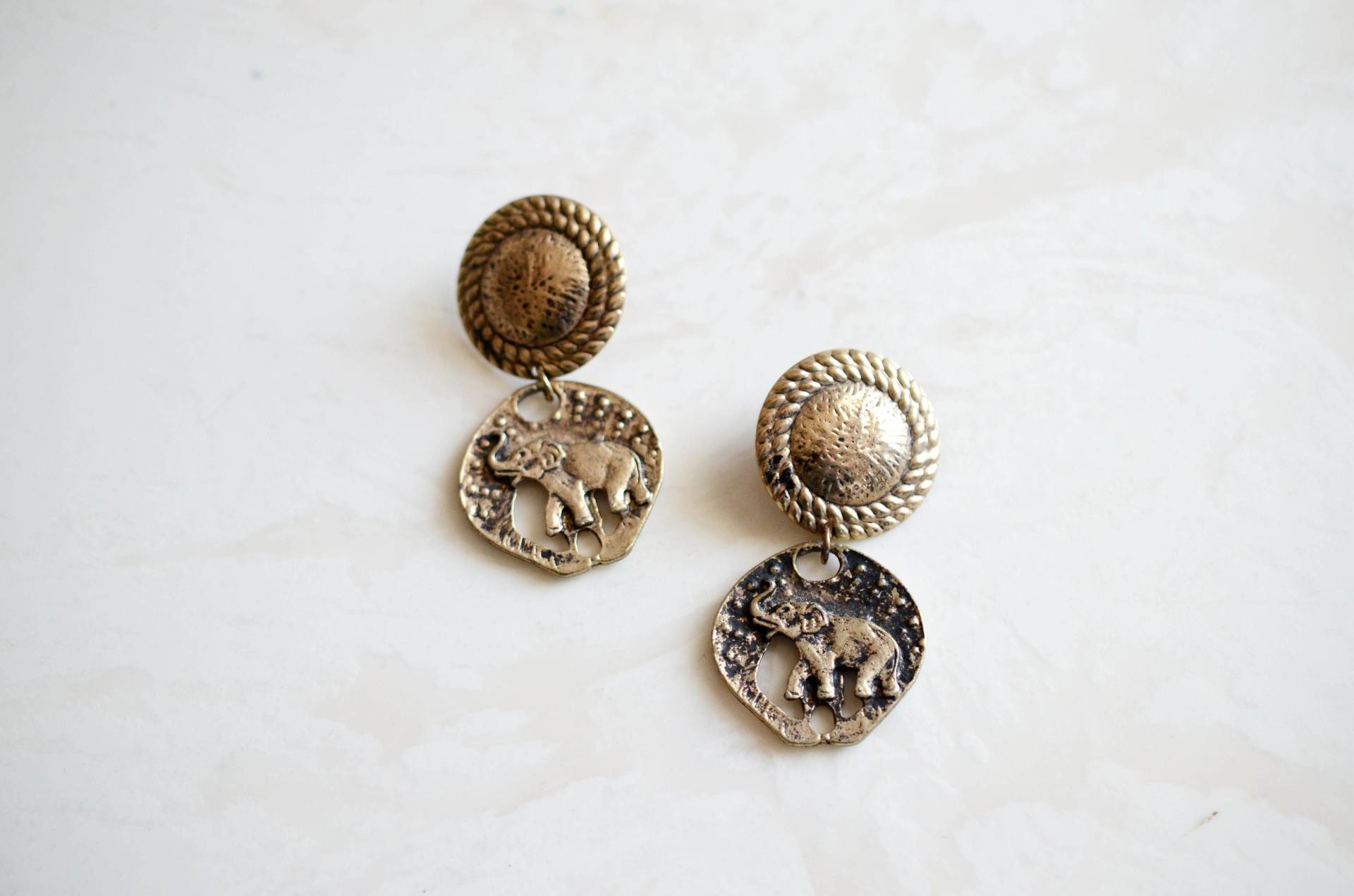 Sale 80Er Jahre Elefanten Ohrringe in Gold Sale 80Er Jahre Elefanten Ohrringe in Gold von LoveCharles