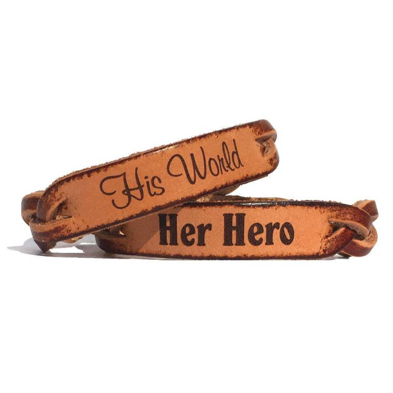 Her Hero His World Leder Gravierte Geflochtene Paare Armband Set Her Hero His World Leder Gravierte Geflochtene Paare Armband Set von LoveChirpGifts